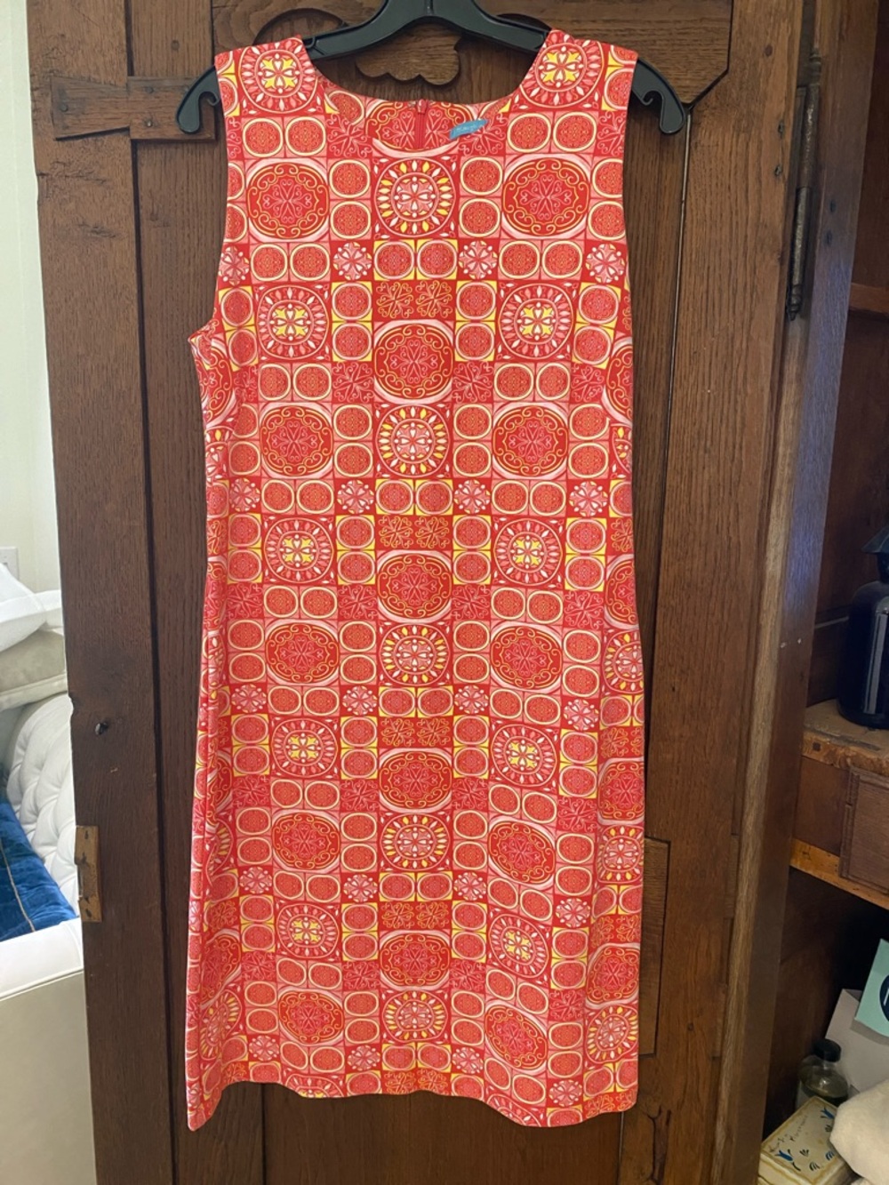 J.McLaughlin Sleeveless Geometric Print Shift Dress in Coral and yellow sz large